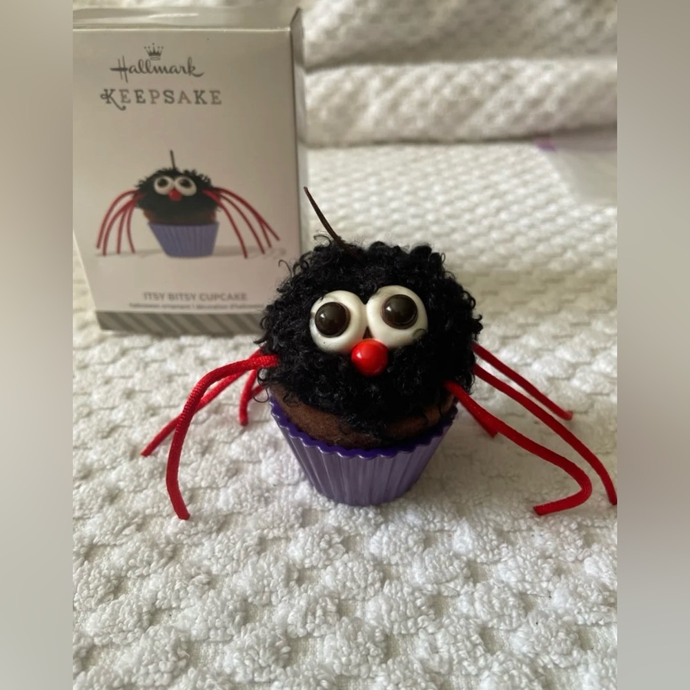 Cupcake Itsy Bitsy Spider Ornament Christmas Halloween Black Legs Hallmark 2014